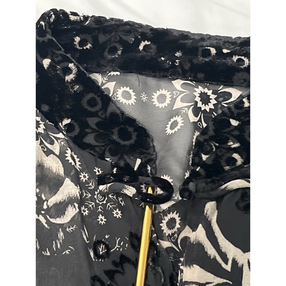 Harari Blouse Women’s Medium Black Velvet Button Silk Floral Whimsigoth Boho - Picture 11 of 13